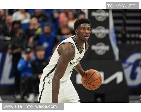 鲍威尔表现平平17分6板6助攻三分球命中率低迷引发关注