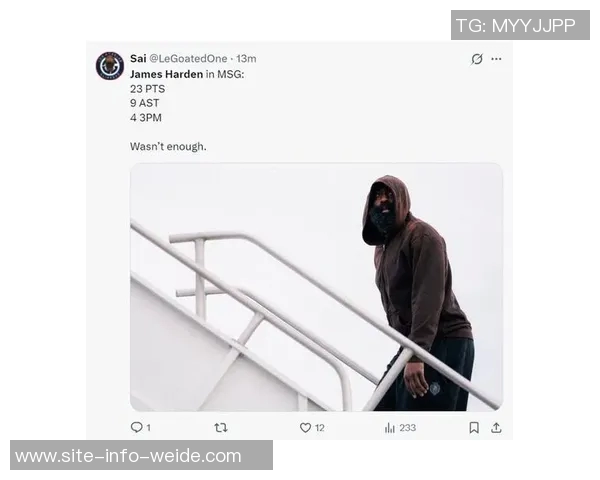 哈登训练中右肩酸痛引发关注旋转手臂时感到不适